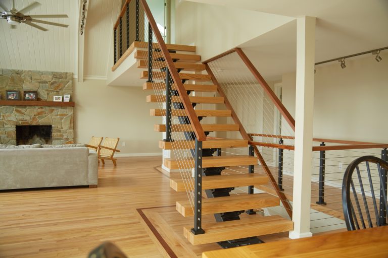 Floating Stair Straight Stringer in open concept home