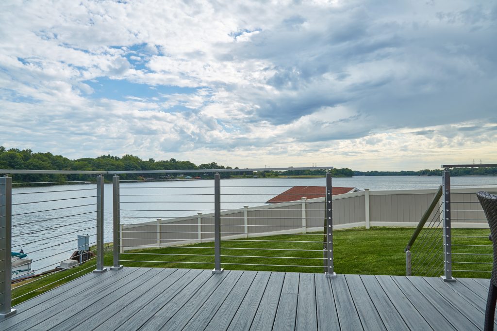 Lakeside stainless steel rod railing front