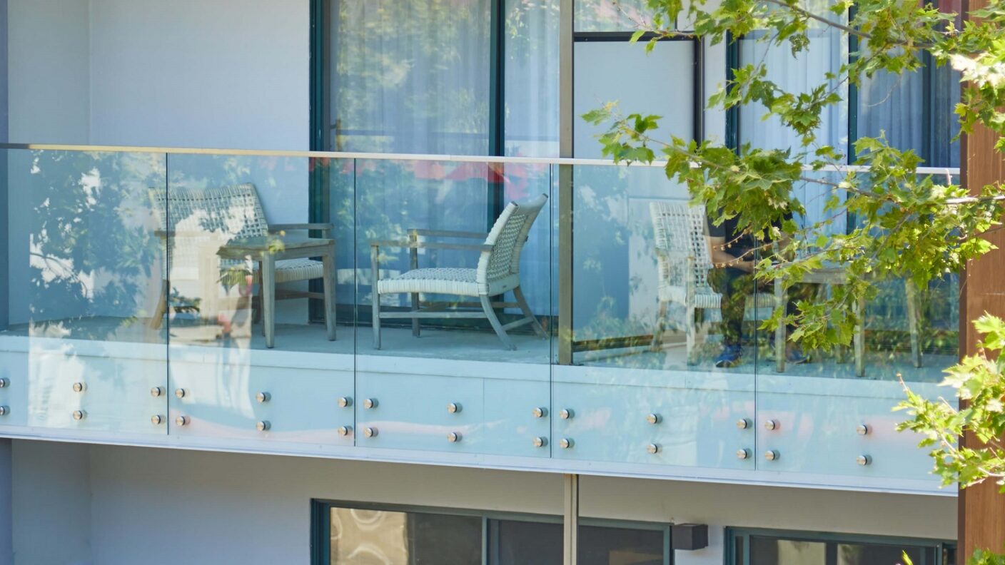 Balcony Glass Pin Exterior Hotel